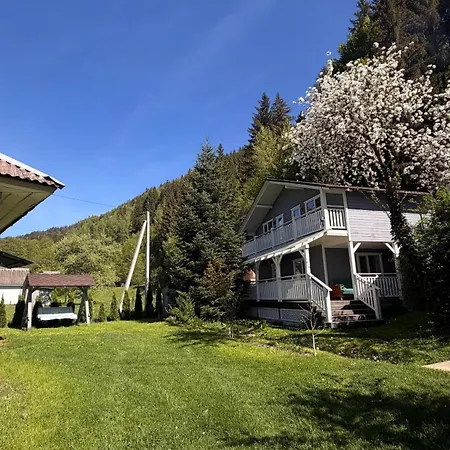 Lägenhet Mountain Usteriki