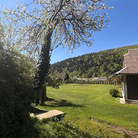 Lägenhet Mountain Usteriki